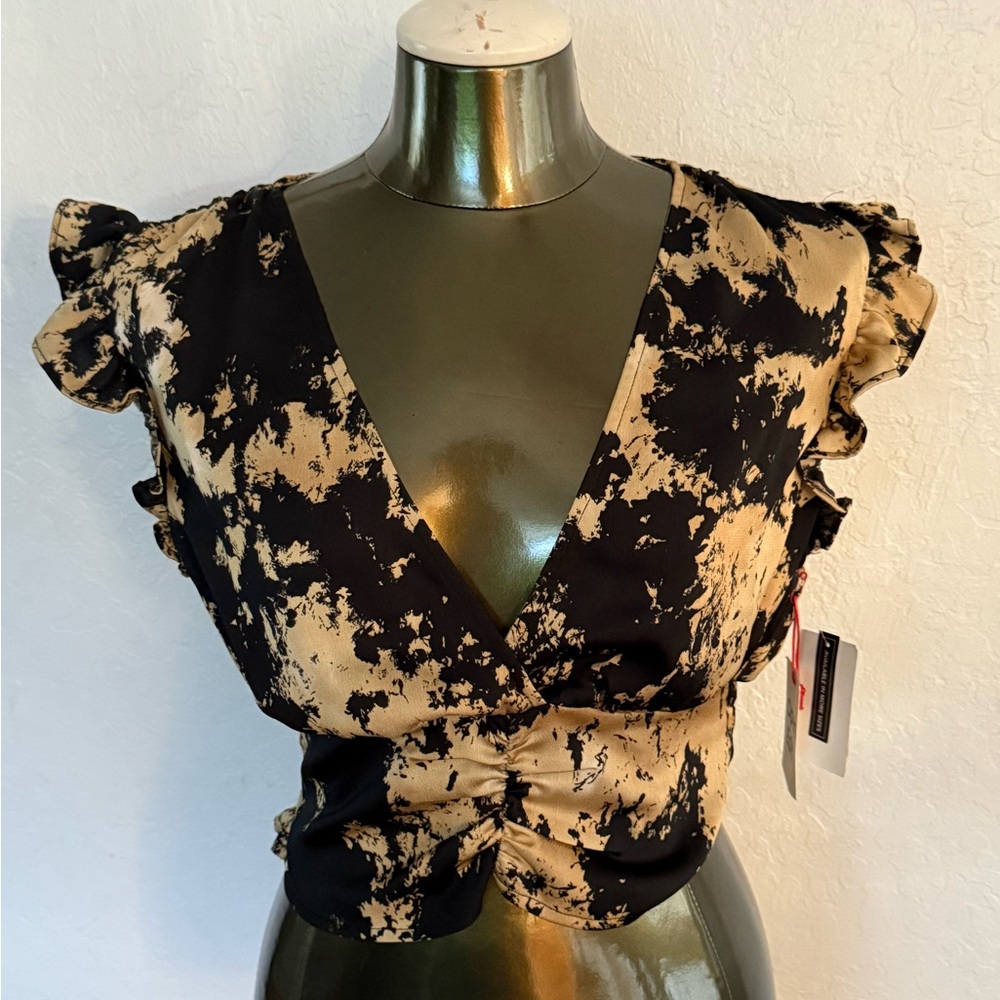 Stylish Black and Gold Crop Top